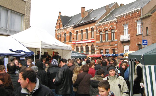 Veel volk op de Lennikse Jaarmarkt 2008